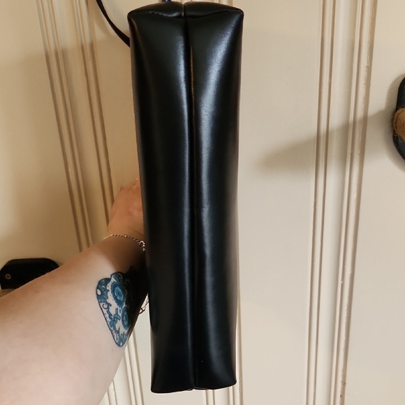 🖤Salvatore Ferragamo Vara Black Leather Crossbody/Clutch Gold Buckle D210588 - Picture 6 of 11